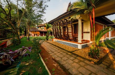 Die Anlage des Athreya Ayurvedic Centre Hotel entspricht der traditionellen Architektur Keralas 