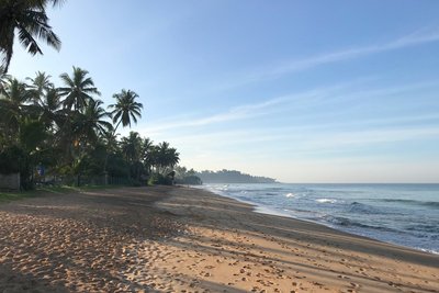 Der Sandstrand lädt zu ausgiebigen, meditativen Spaziergängen ein