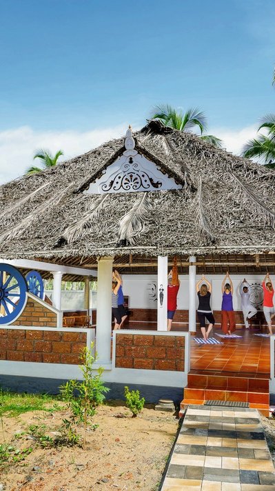 Zur Ergänzung Ihrer Ayurveda-Kur werden täglich Yoga Stunden angeboten