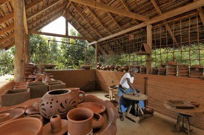 Beobachten Sie einen Kunsthandwerker bei seiner Arbeit