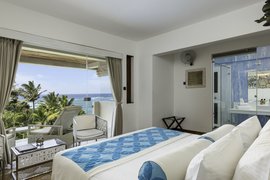Ein weiter Blick über den Garten und das Meer bietet sich Ihnen von den Deluxe Zimmern