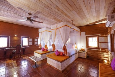 Der Deluxe Room bietet mit zwei Himmelbetten besonderen Komfort