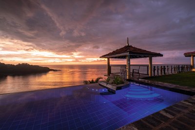 Erleben Sie traumhafte Sonnenuntergänge am Pool