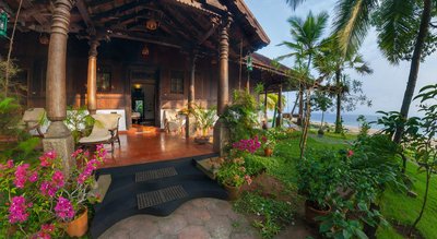 Gärten und Terrassen im Somatheeram Ayurveda Resort laden Sie nach Ihrer Kur zum Entspannen ein