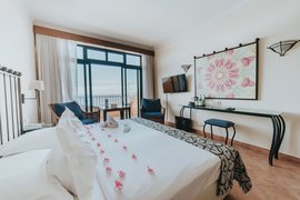 Vom Doppelzimmer aus den Blick auf das Meer genießen