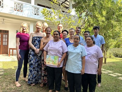 Gruppenfoto mit dem Team der Villa Safira