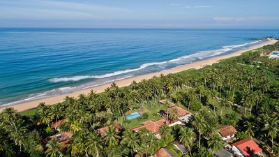 Ein langer Strand erwartet Sie auf Sri Lanka in der Lotus Villa 