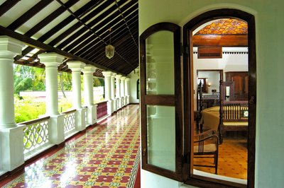 Bewundern Sie die Architektur des Kalari Kovilakom in Kerala