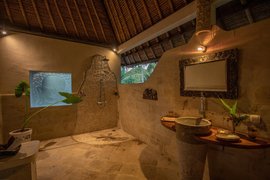 Das Badezimmer im Moonlight Zimmer im Prana Veda Das Badezimmer im Moonlight Zimmer im Prana Veda