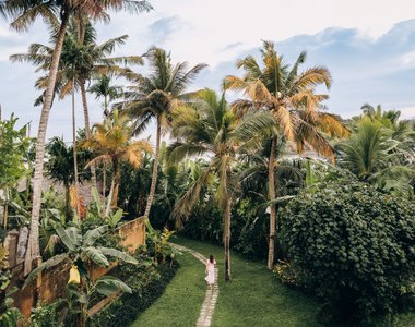 Ruhe und Erholung im Garten des Ayurveda Resorts finden