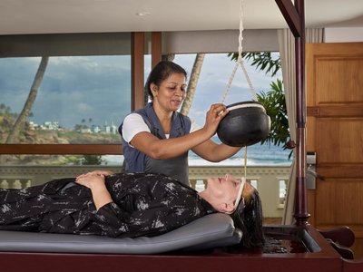 Shirodhara - der Stirnguss