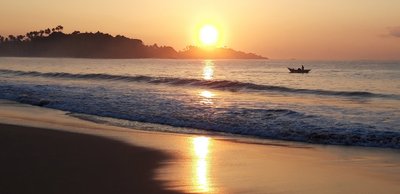 Entspannen Sie auch am Abend am Meer vor Sri Lanka