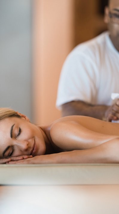 Genießen Sie eine entspannende Ayurveda-Massage im Hotel Engel