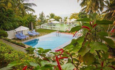 Blick auf den Pool und das Meer Blick auf den Pool und das Meer