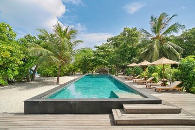 Das Hotel ist mit einem großen Meerwasserpool ausgestattet