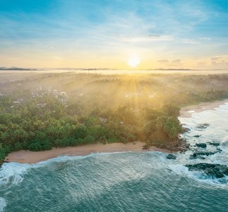 Wellenrauschen und Sonnenschein im Hiru Om