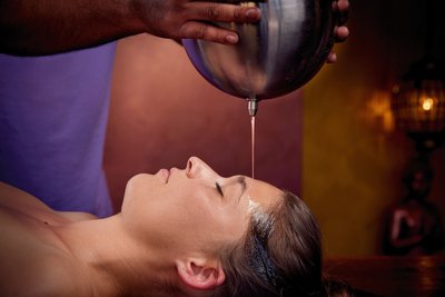Genießen Sie heilsame ayurvedische Behandlungen
