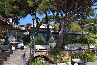 Von dem Ayurveda-Restaurant haben Sie einen herrlichen Blick auf die Bucht von Port Salvi