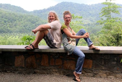 Alfons und Edna - die Gründer der Singharaja Garden ECO Lodge 