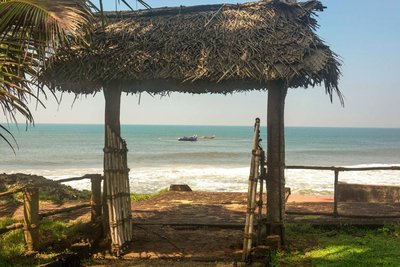 Das Kadaltheeram liegt direkt am Meer - perfekt für einen Strandspaziergang