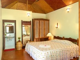 Nach Ihrer Panchakarma-Kur relaxen Sie im geschmackvoll eingerichteten Zimmer des Somatheeram Ayurveda Resort