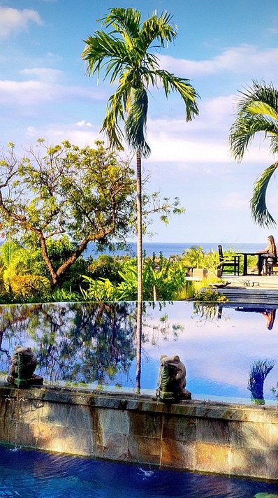 Der liebevoll anlegte Pool mit Blick auf das Meer Der liebevoll anlegte Pool mit Blick auf das Meer