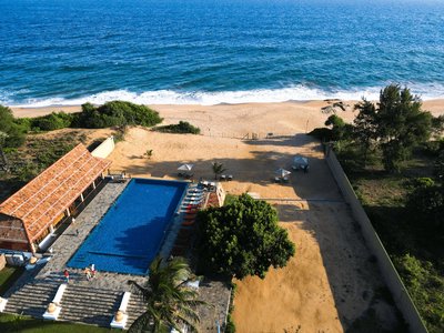 1 x pro Aufenthalt gibt es einen kostenfreien Shuttle zum Infinity Pool am Kirinda Beach