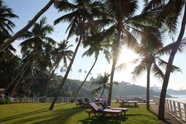Der Garten direkt am Meer lädt zur Entspannung ein