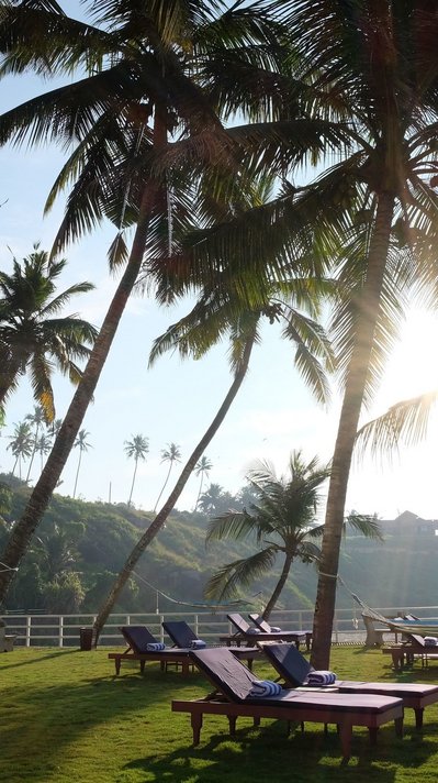 Der Garten direkt am Meer lädt zur Entspannung ein