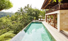 Die Terrasse mit Dschungelblick der Pool Villa