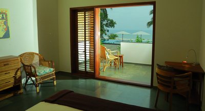Die Zimmer im Cliff View Ayurveda Retreat sind freundlich und einladend eingerichtet