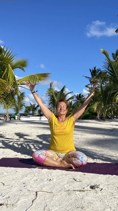 NEUE WEGE Yogaleherin Rita Uibner NEUE WEGE Yogaleherin Rita Uibner