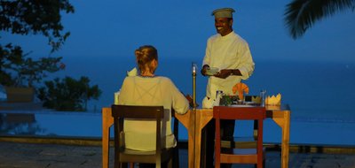 Genießen Sie die Abendstimmung auf der Terrasse des Cliff View während Ihrer Ayurvedakur