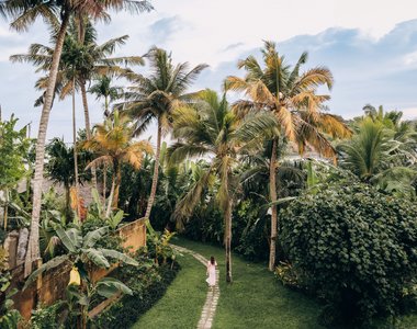 Ruhe und Erholung im Garten des Ayurveda Resorts finden