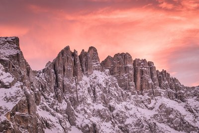 Blicken Sie auf die Berge Südtirols und genießen Sie die Sonnenuntergänge 