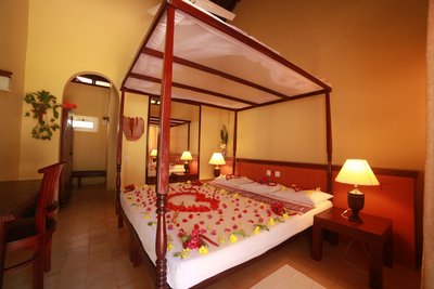 Die 20 Zimmer der Lotus-Villa sind entweder zur Meerseite oder zum Garten ausgerichtet