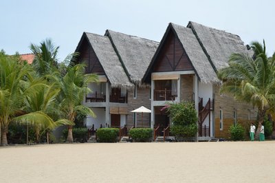 Die Zimmer liegen direkt am Strand und verfügen über einen Blick auf das Meer im Maalu Mallu