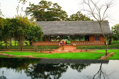 Die Yogahalle in traditioneller Lehmbauweise Sri Lankas
