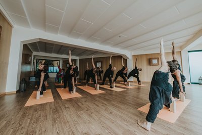 Täglich werden Ihnen Yoga-Einheiten angeboten, die zum Kurerfolg beitragen