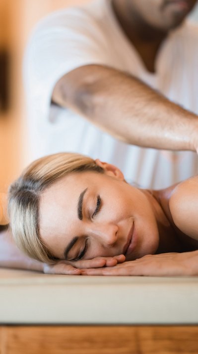 Genießen Sie eine ayurvedische Massage im Ayurpura Hotel