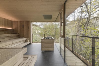 Genießen Sie den Ausblick in die Natur von der Sauna aus
