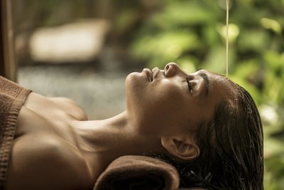 Wohltuendes Shirodhara Anwendungen im SPA