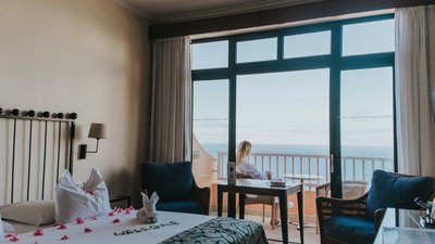 Genießen Sie den atemberaubenden Ausblick von Ihrem Balkon aus! Genießen Sie den atemberaubenden Ausblick von Ihrem Balkon aus!