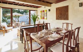 Der gemütliche Essbereich der Pool Villa