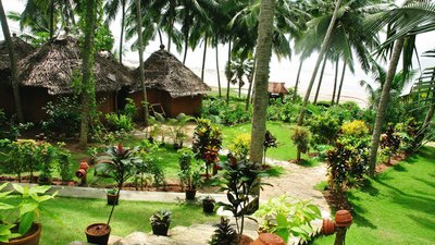 Die tropische Anlage des Somatheeram Health lädt zum Wohlfühlen ein