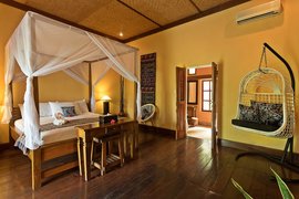 Großzügiges Schlafzimmer der Sunset Deluxe Villa