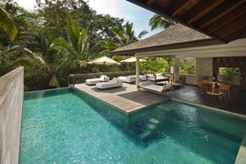 Entspannen Sie an Ihrem privaten Pool Entspannen Sie an Ihrem privaten Pool