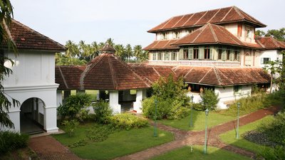 Das schöne Kalari Kovilakom in der Abendsonne Keralas
