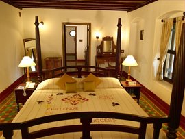 Liebevoll dekorierte Betten heißen Sie willkommen