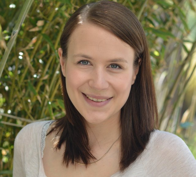 Viktoria Hintz aus dem Ayurveda Team berät Sie gerne persönlich unter +49 (0)2226-1588-307 Viktoria Hintz aus dem Ayurveda Team berät Sie gerne persönlich unter +49 (0)2226-1588-307